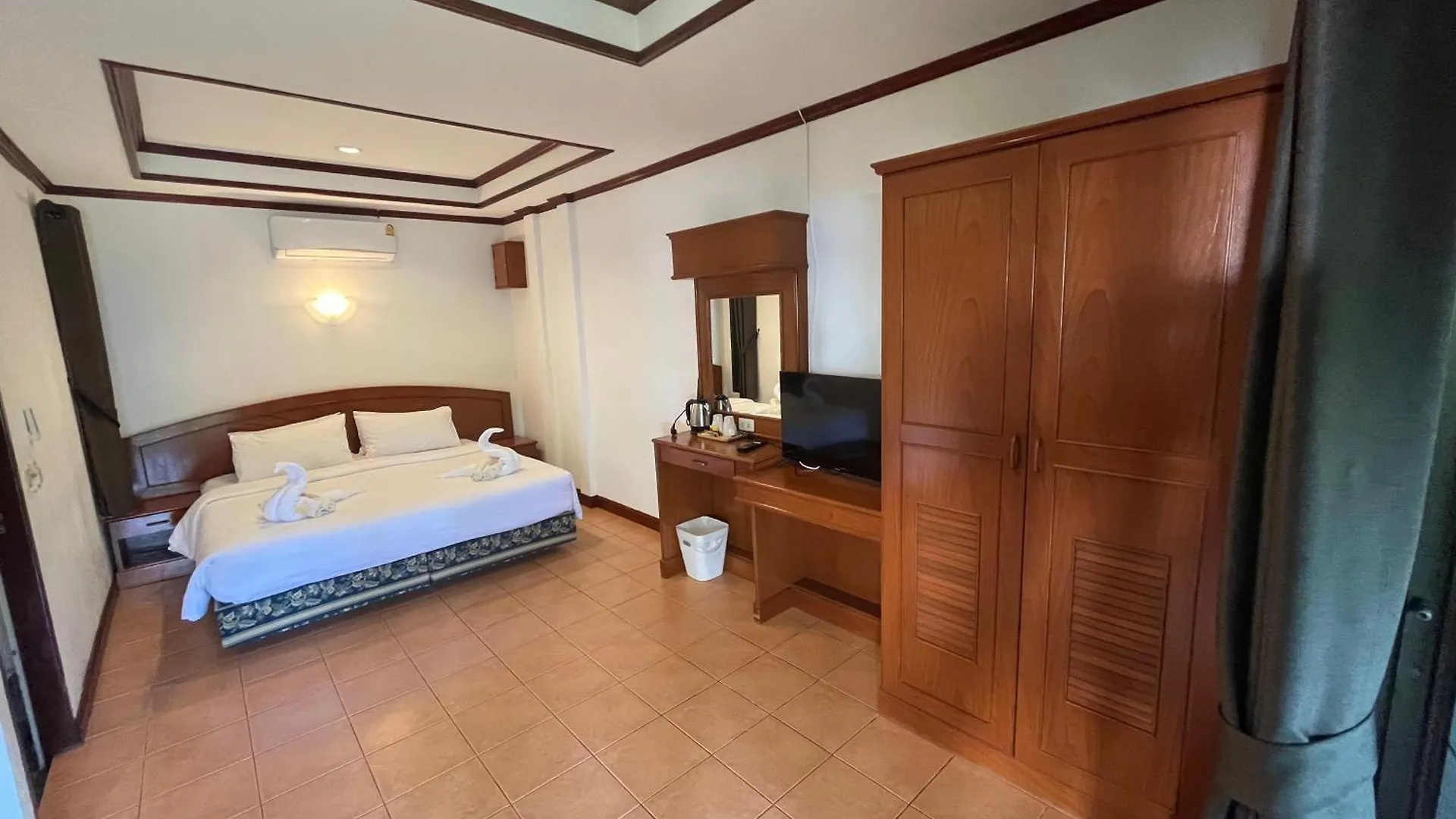 Noble House Beach Resort Ko Lanta 3*,